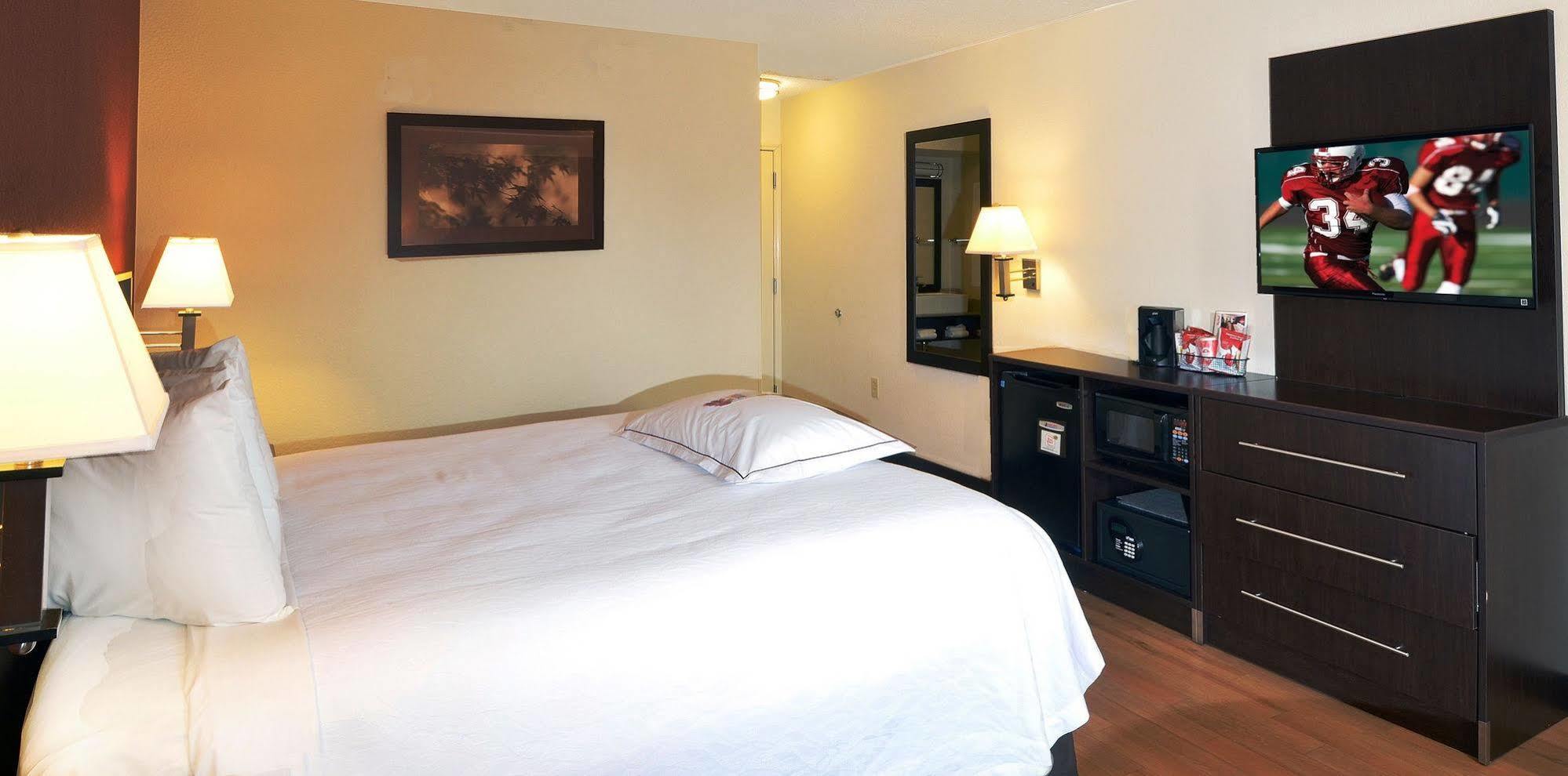 Red Roof Inn Plus Raleigh Downtown Ncsu Conv Center Екстер'єр фото
